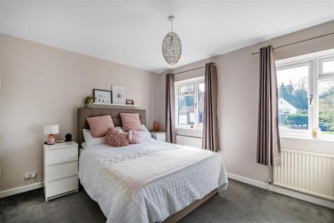 14 Yarm Close, Leatherhead, KT22 8NZ
