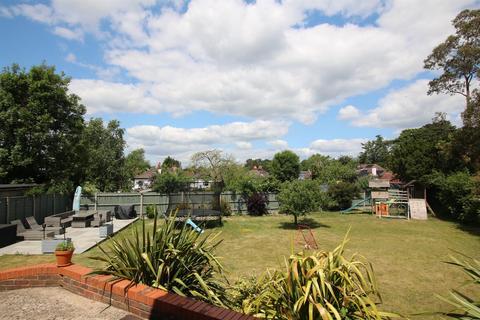 14 Yarm Close, Leatherhead, KT22 8NZ