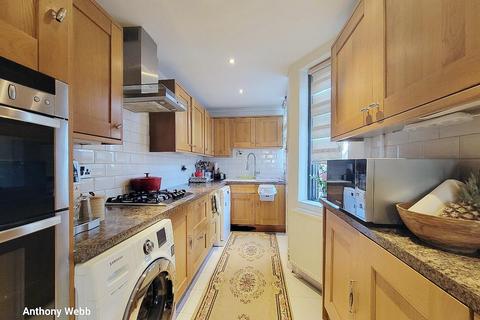 3 bedroom end of terrace house for sale, Connaught Gardens, Palmers Green, N13