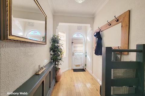 3 bedroom end of terrace house for sale, Connaught Gardens, Palmers Green, N13