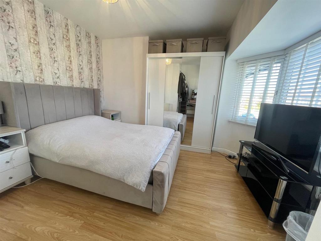 Bedroom 1 (2).jpg