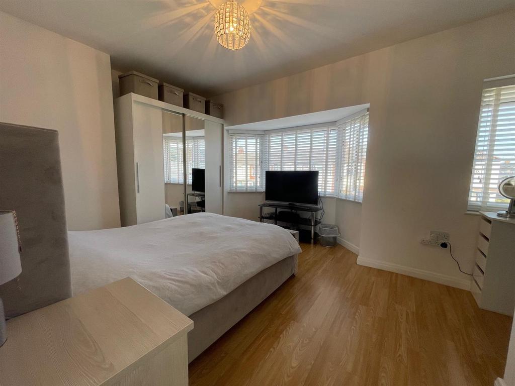 Bedroom 1.jpg