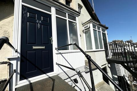 3 bedroom maisonette to rent, Echo Square, Gravesend, Kent