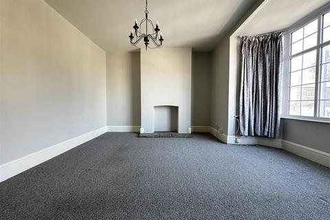 3 bedroom maisonette to rent, Echo Square, Gravesend, Kent