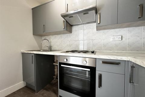 3 bedroom maisonette to rent, Echo Square, Gravesend, Kent