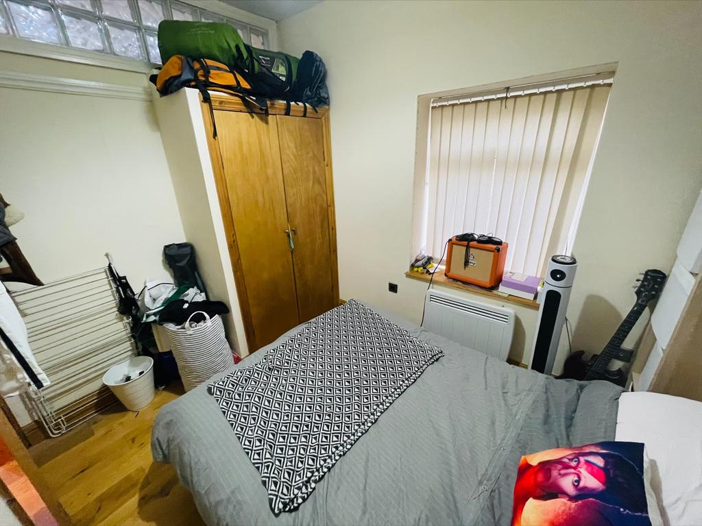 Bedroom 1 (2)
