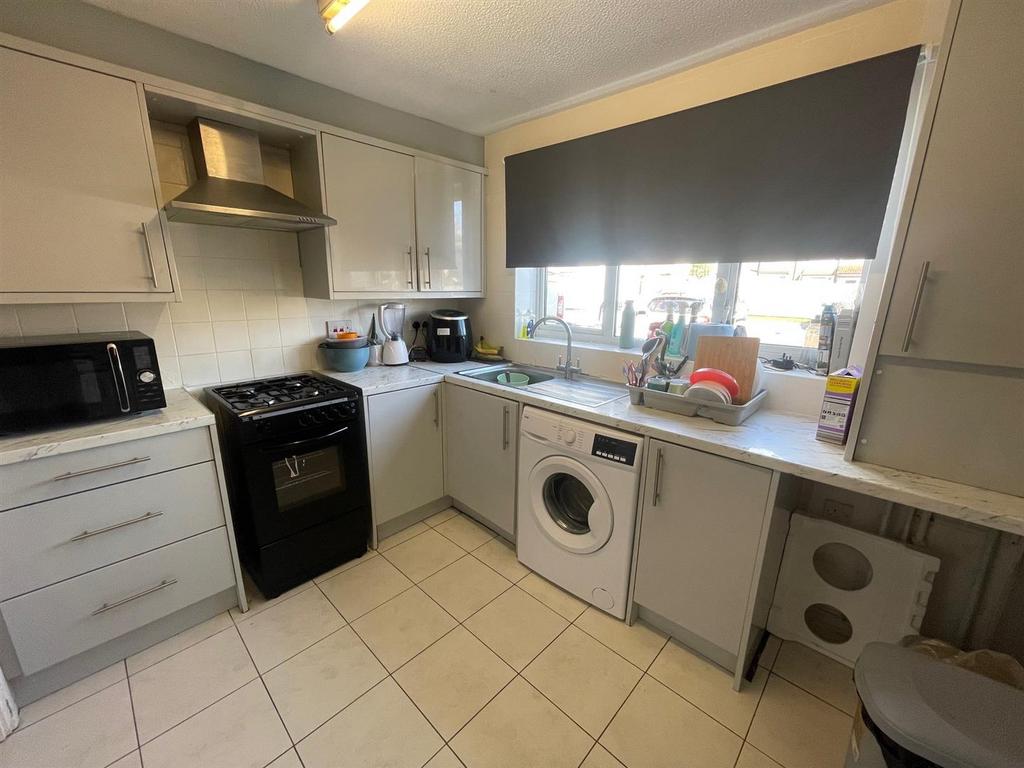Kitchen 1.jpg