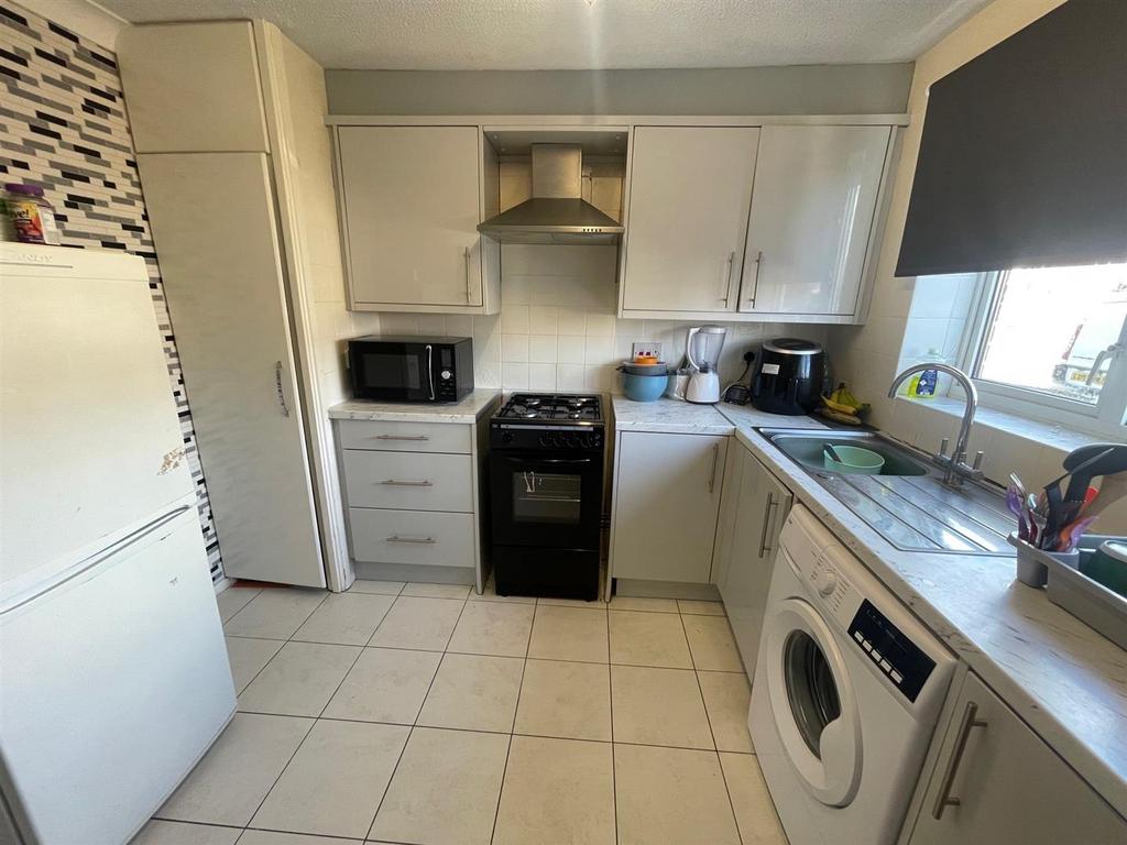 Kitchen 2.jpg