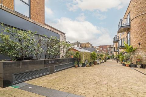 17 Old Post Office Walk, Surbiton, KT6 4JF
