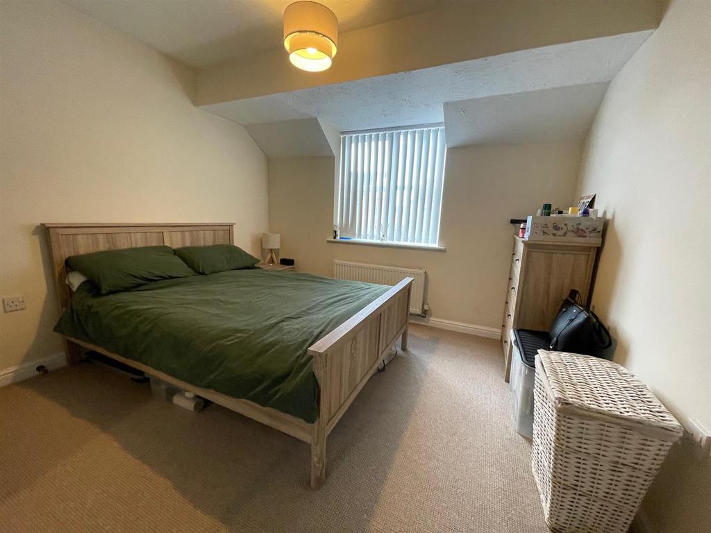 Bedroom 1.jpg
