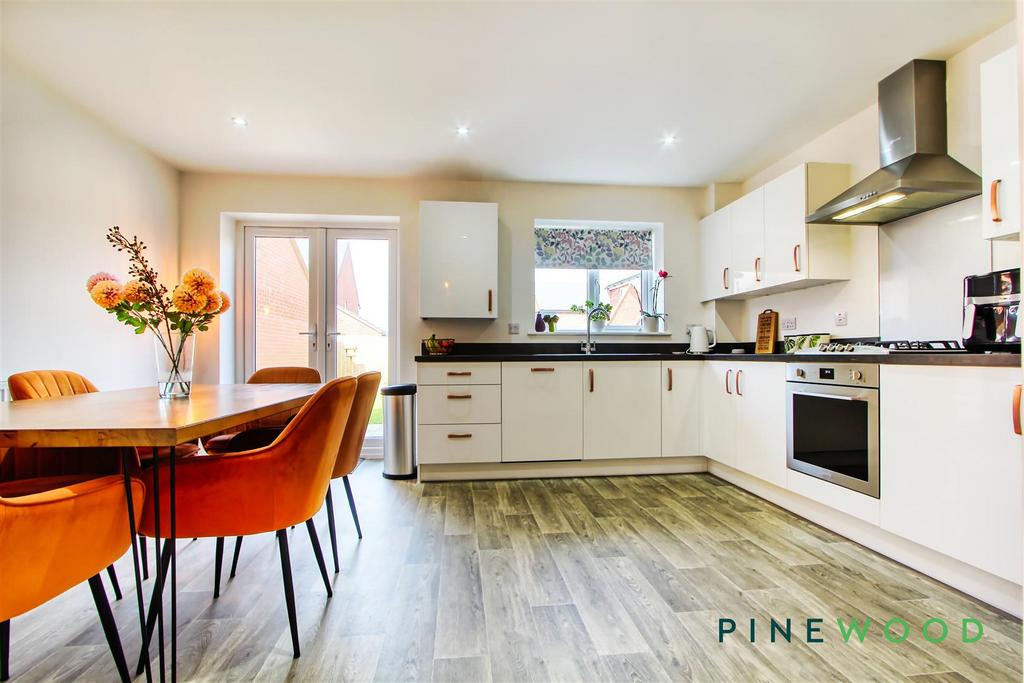 Kitchen / dining area