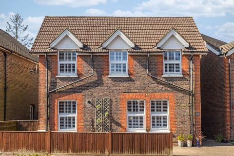 De La Warr Road, East Grinstead RH19