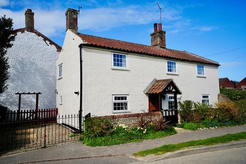 3 bedroom cottage for sale, Walcott Road, Bacton, NR12