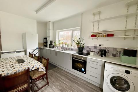 2 bedroom semi-detached house for sale, Maengwynne, Llanelli