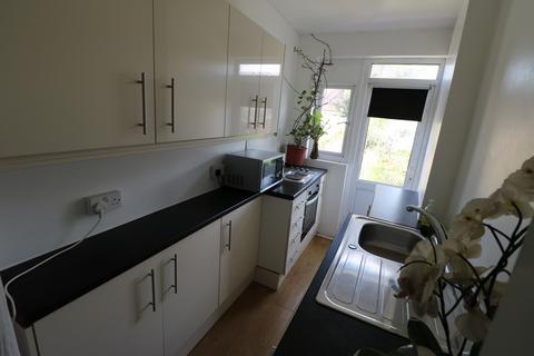 Studio to rent, Philip Avenue, Romford RM7