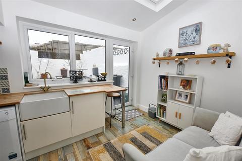 10 Beacon Terrace, Camborne, TR14 7BU