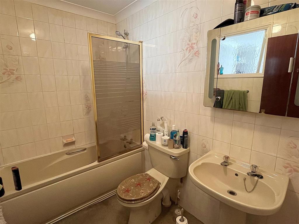 Bathroom.jpg