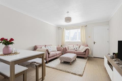 15 Alexander Road, Egham, TW20 8AE