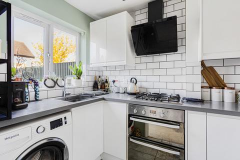 15 Alexander Road, Egham, TW20 8AE