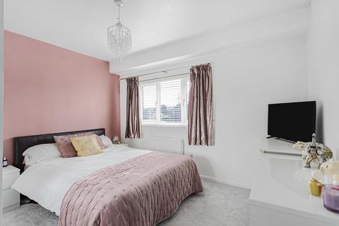 15 Alexander Road, Egham, TW20 8AE