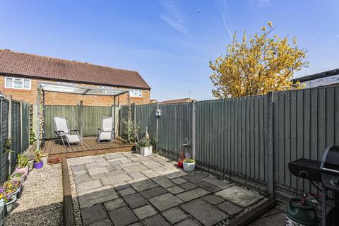 15 Alexander Road, Egham, TW20 8AE