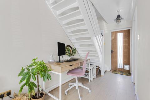 15 Alexander Road, Egham, TW20 8AE