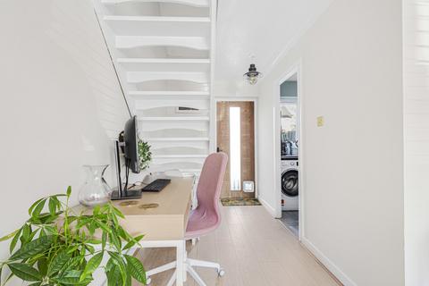 15 Alexander Road, Egham, TW20 8AE