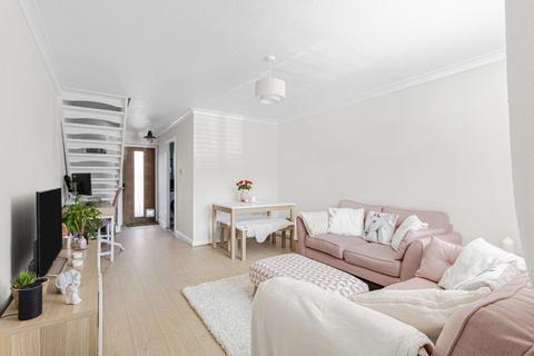 15 Alexander Road, Egham, TW20 8AE