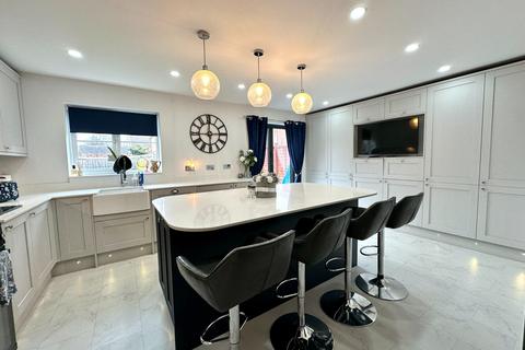 4 bedroom semi-detached house for sale, Stafford Road, Wednesbury WS10