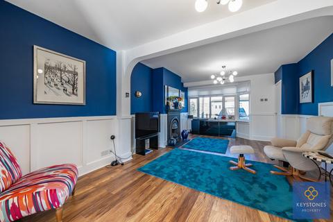 17 Ramsden Drive, Romford, RM5 2NL