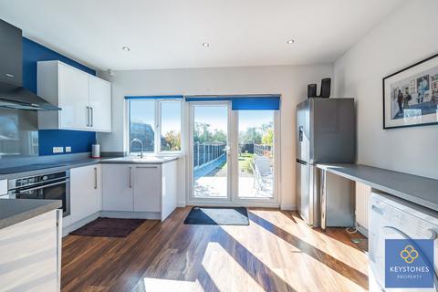 17 Ramsden Drive, Romford, RM5 2NL