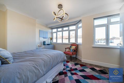 17 Ramsden Drive, Romford, RM5 2NL