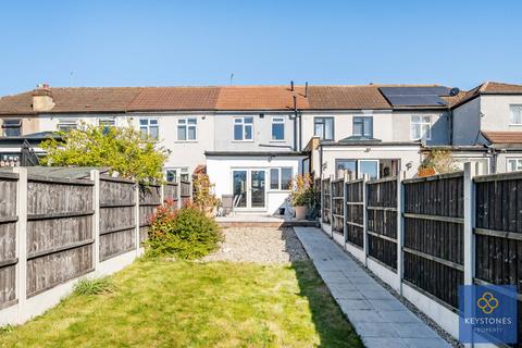17 Ramsden Drive, Romford, RM5 2NL