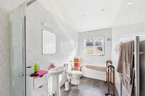 4 bedroom cottage for sale, Chestnut Cottage & The Stables, Fylingthorpe