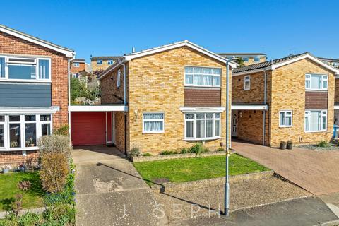 3 bedroom link detached house for sale