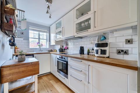 16 Chestnut Close, London, SE14 6PS
