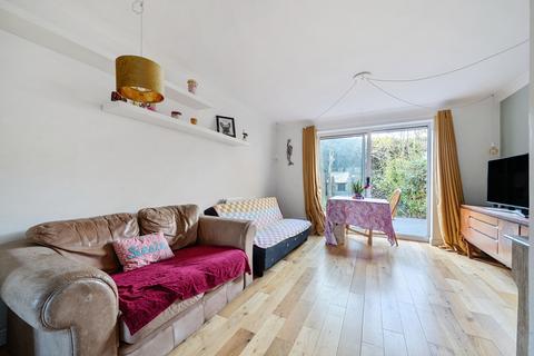 16 Chestnut Close, London, SE14 6PS