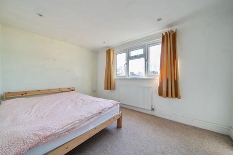 16 Chestnut Close, London, SE14 6PS