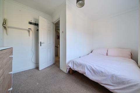 16 Chestnut Close, London, SE14 6PS