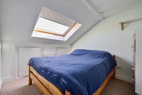 16 Chestnut Close, London, SE14 6PS