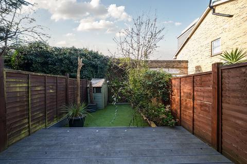 16 Chestnut Close, London, SE14 6PS