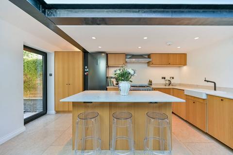 4 Chestnut Road, Twickenham, TW2 5QZ