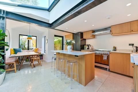 4 Chestnut Road, Twickenham, TW2 5QZ