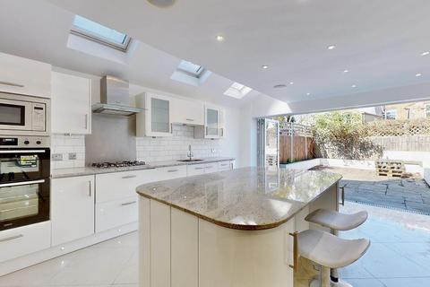 5 bedroom terraced house to rent, Camborne, SW18