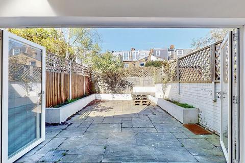 5 bedroom terraced house to rent, Camborne, SW18