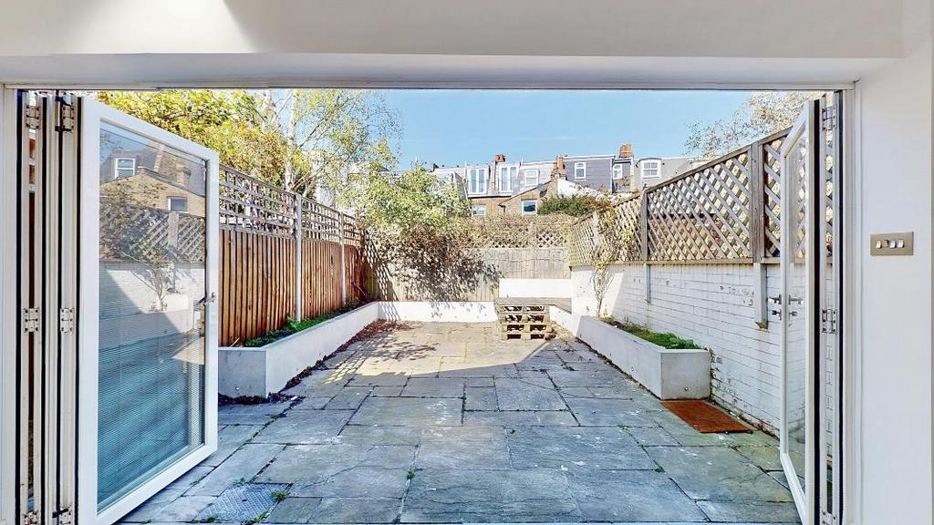 5 bedroom terraced house to rent