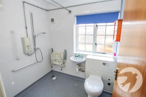 2 bedroom flat for sale, Footscray Road, London, SE9