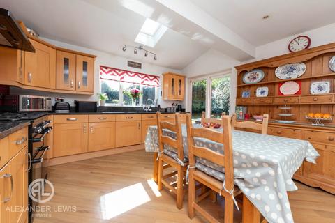 71 Blackmore, Letchworth Garden City, SG6 2SZ