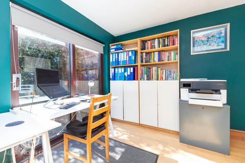 71 Blackmore, Letchworth Garden City, SG6 2SZ