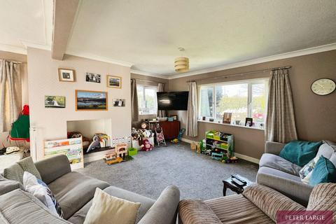 4 bedroom detached house for sale, 4 Roe Parc, St Asaph, LL17 0LD